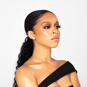 Meet your Posher, Lexi